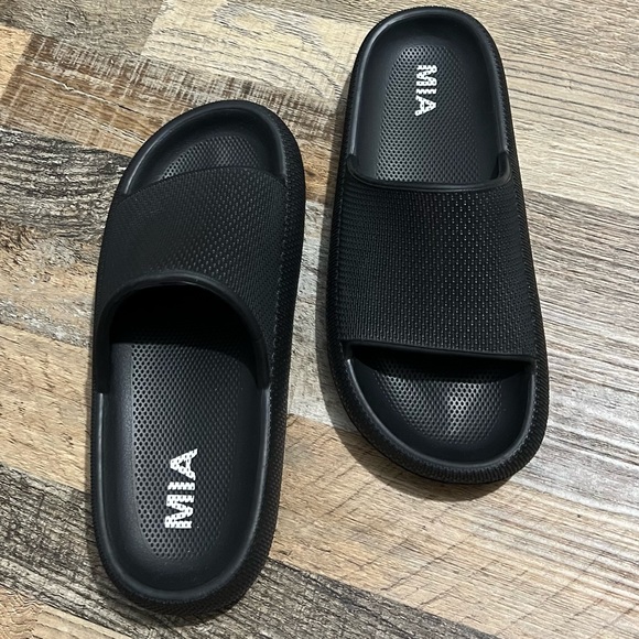 Mia slides, size 7, black - Picture 2 of 4